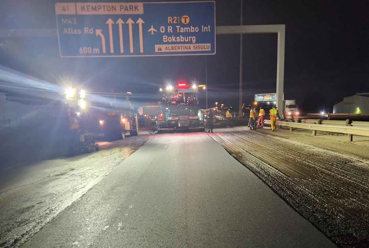 Night-time road surfacing from the Jobfellas project gallery